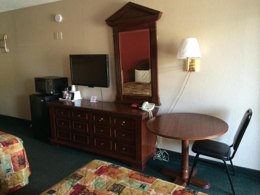 Bestway Inn Ruidoso Downs Ruang foto